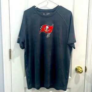 Like New! Tampa Bay Buccaneers jersey type t-shirt